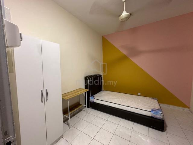 3Min Walk to BRT!Big Single Room rent at Mentari Court Bandar Sunway 1