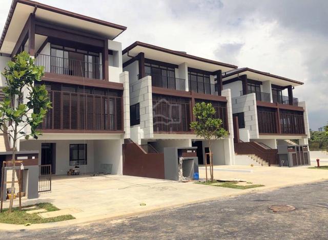 Fully Furnished Corner Unit 3 Storey Mulia Residence Cyberjaya 1