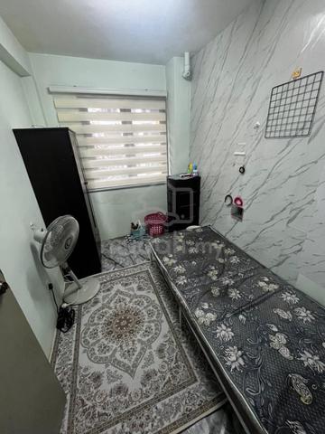 Single room 10mins walk to LRT Station 1