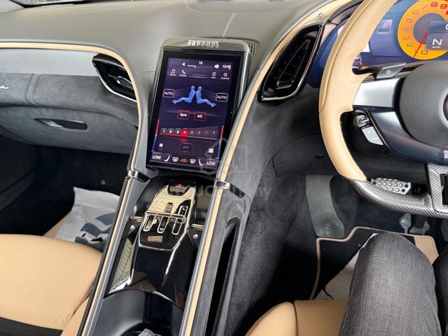 2023 Ferrari ROMA 3.9 Coupe Carbon Interior 615Hp - 5