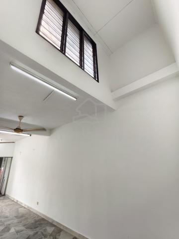 Booking RM1k Nonbumi 1 storey Taman Kinrara Puchong 1