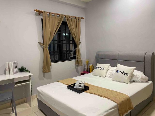 Sri Putramas 1 | Medium Room with Study Set | | Queen Bed 1