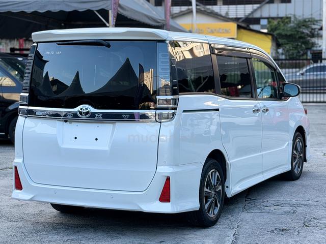 Toyota VOXY 2.0 ZS KIRAMEKI 3 FULL LOAN - 2