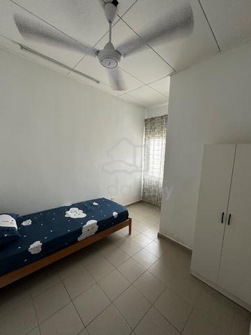 Bilik sewa furnished puncak alam 1