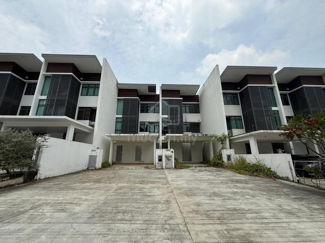 Full loan 3 Storey Villa Citrine Cristal Serin Residence Cyberjaya 1