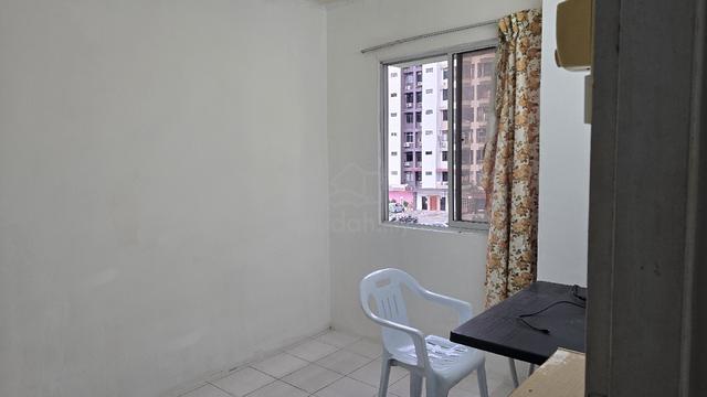 Taman Kristal, Small room available  3