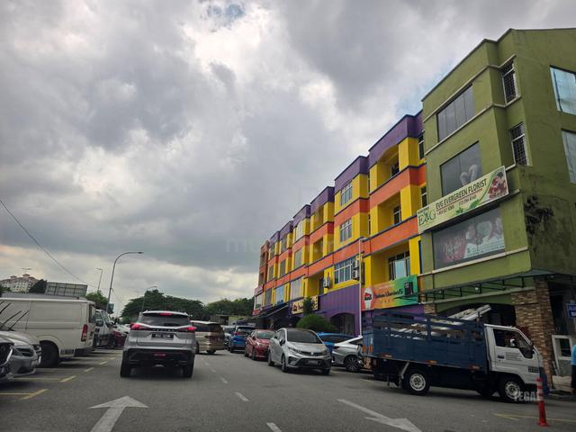 Fully Renovate Facing Main Road Kawasan Perniagaan Puchong Utama 4 Sty 1