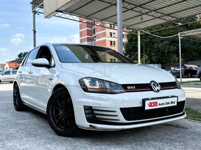 Volkswagen GOLF 2.0 GTI TSI MK7 leather seat - 1