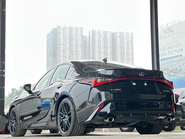 2021 LEXUS IS300 2.0T F SPORT MODE BLACk S - 2