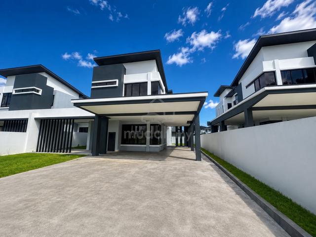 Double Storey Semi-Detached House at Jalan Dogan in Kuching for sale 1