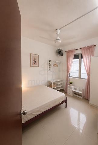 Female spacious medium room for rent Flora Apartment 1