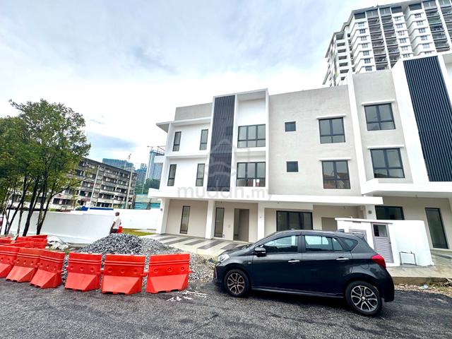 [BRAND NEW SUPERLINK HOUSE] 3 storey Taman Naga Emas Jalan Sinar 1