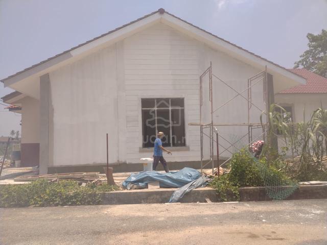 Rumah Teres Corner Lot(Renovated) di Kok Lanas 1