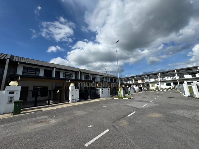 Boxhill 76 Double Storey Intermediate Terrace, Gated & Guarded 1