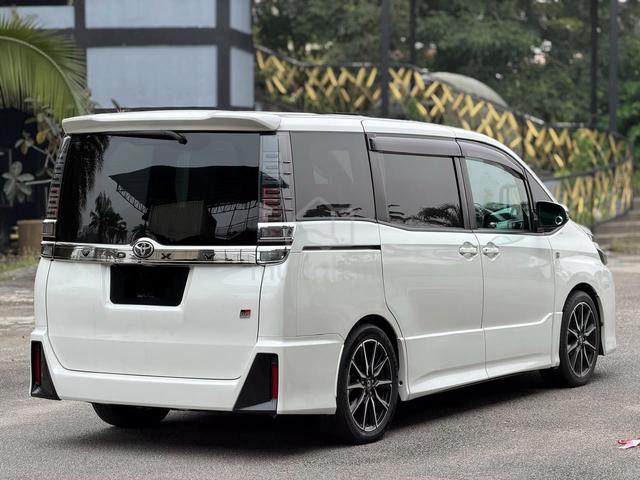 2018 Toyota VOXY 2.0 ZS High Spec (A) GR SPORT - 4