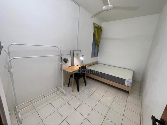 Fully furnished Window Room at Angkasa Apartment Menggatal 1