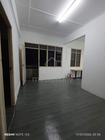 Flat Taman Perling 1