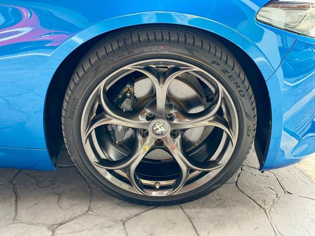 Alfa Romeo GIULIA 2.0 VELOCE ESTREMA (A) - 5