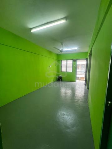 Rumah Pangsa College Heights Pajam 1