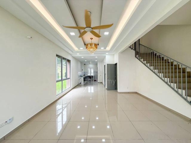 New VP + Renovated + End Lot Cendana Salak Perdana, Salak Tinggi 1