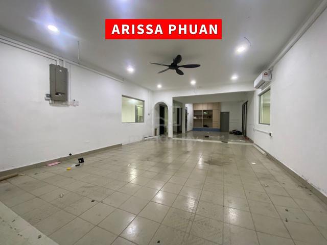 Ground Floor Commercial Shop House 3200sq.ft. Main Road Bayan Baru. 1