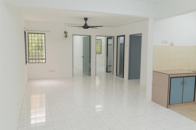 saujana apartment 1
