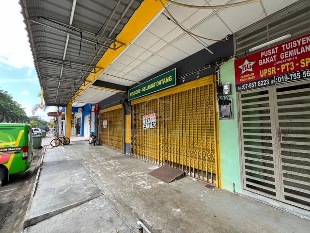 Affordable shop - high foot traffic business & residential area 3