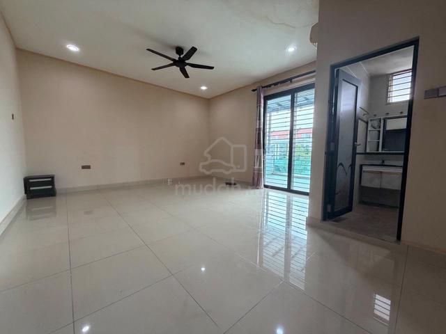 Pulai Utama Double Storey End Lot 3 Bed Partial Furnished Auto Gate 1