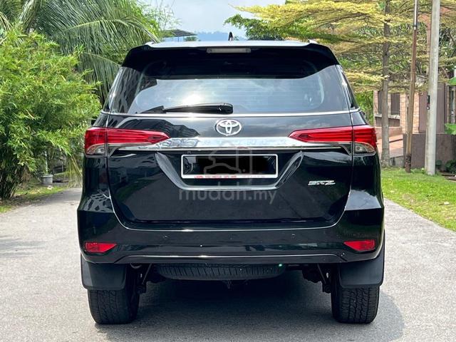 2017 Toyota FORTUNER 2.7 SRZ/ F.S.R/ 1Own/ 3yWrty! - 4