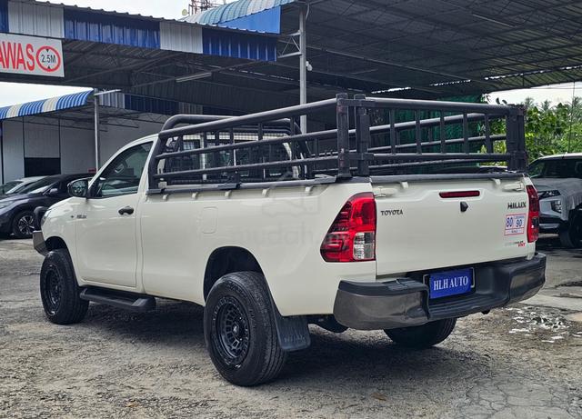 2024 Toyota HILUX 2.4 MT (M) Full Service Toyota - 3