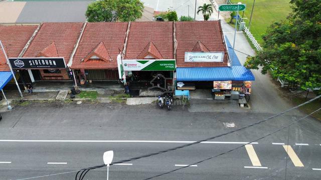 Hot Area! Rumah Kedai Manjoi End Lot Depan Jalan Utama 1