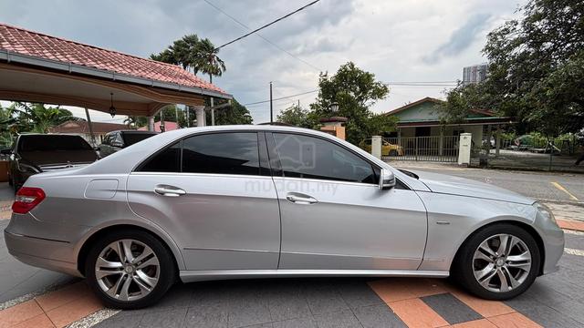 2011 Mercedes Benz E200 CGI BlueEFCY - 4