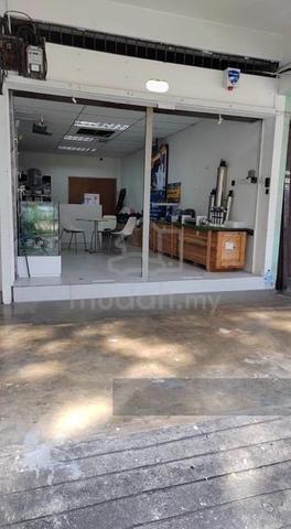 Ground floor shop lot jelutong 1200sf main road rare for rent 1