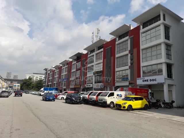 Taman Perindustrian Puchong, First Floor Office To Let 1