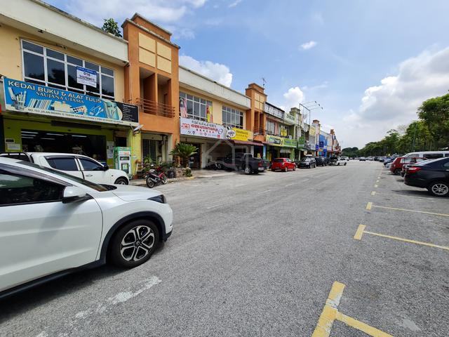 Suajana Utama, Puncak Alam, Facing main road shop for rent 1