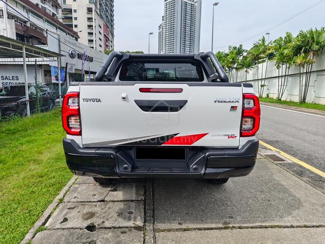2025 Toyota HILUX 2.8 GR SPORT SHOW ROOM CAR (A) - 5