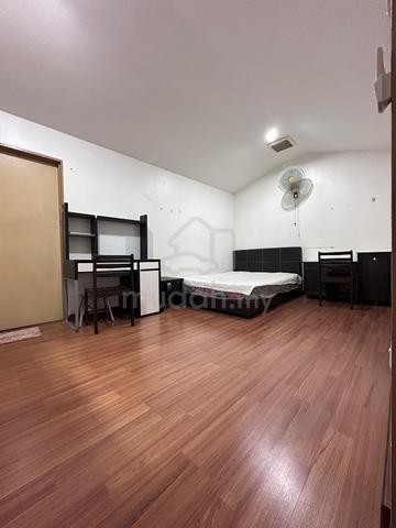 female / perempuan TTDI KL room 1