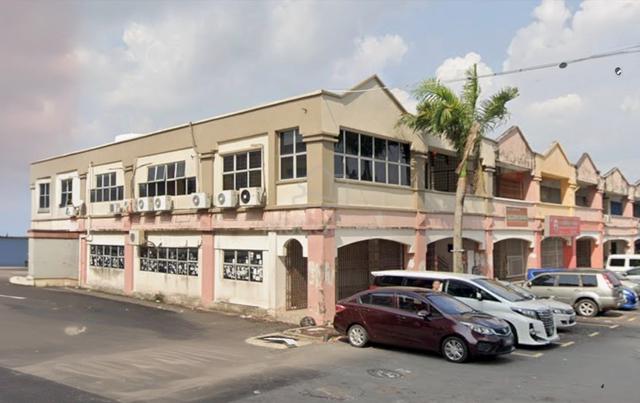 Endlot 3 Storey Shop Office at Pusat Perdagangan Seri Kembangan Rent 1
