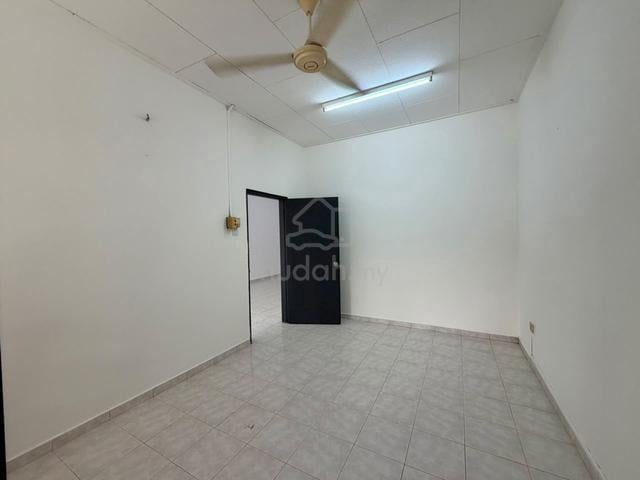 Intermediate Unit, Taman Daya, Tebrau - 1 Storey Terrace House 1