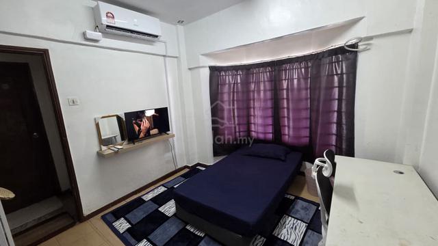 Master room of an apartment in JB nearby CIQ Woodlands for male 1