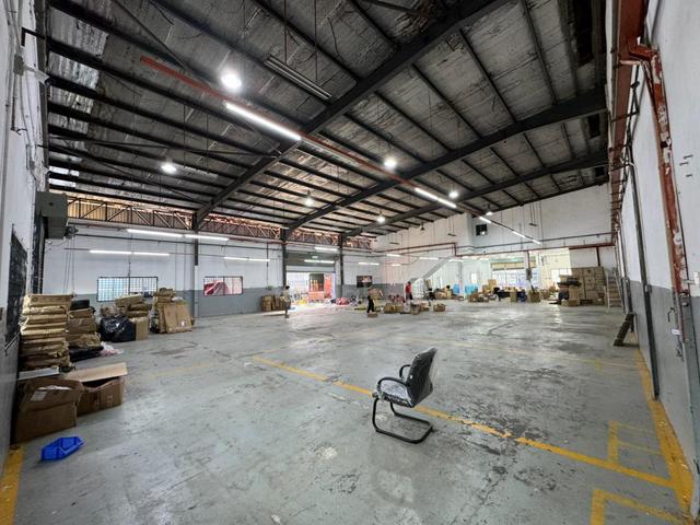 Sri Serdang 1.5 Sty Semi D Factory easy access from highway Sg Besi 1