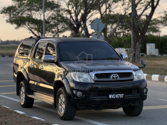 2011 Toyota HILUX 2.5 G FACELIFT (A) - 2