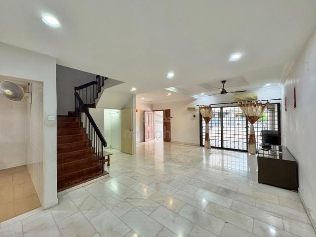 Johor Jaya Jalan Bakawali Double Storey House 4 Bed 3 Bath For Rent 1