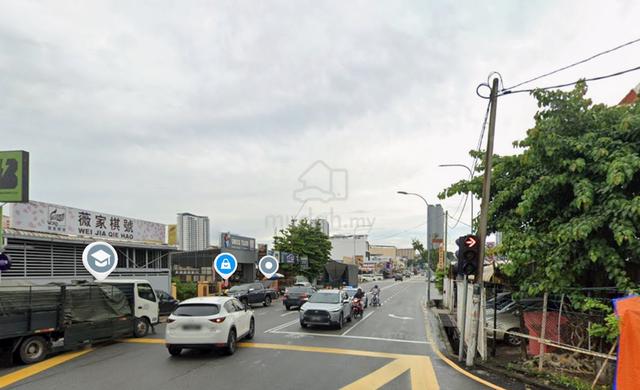 Double Storey Terrace facing main road at Greenlane Jelutong 1