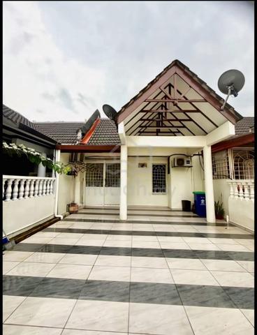 1-Storey House, Bandar Kinrara (Partially Furnished 2 Rooms, 2 Bath) 1