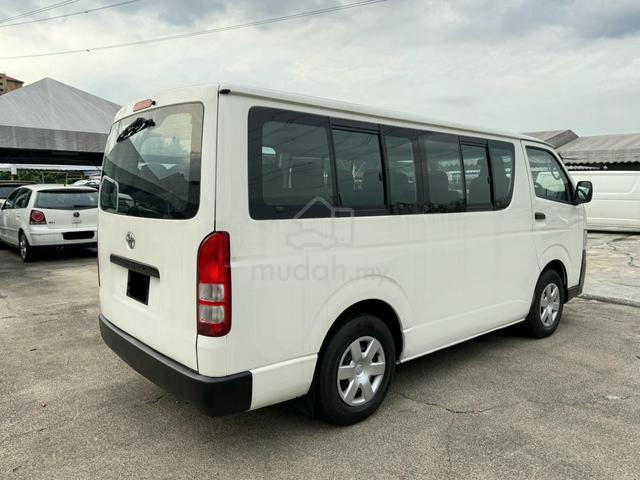 2011 Toyota HIACE 2.5 WINDOW VAN Low Roof 15 Seat - 2