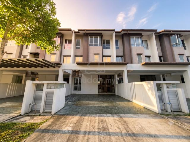 Vacant and available anytime, superb condition 1