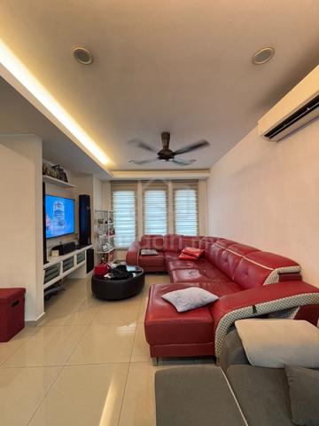 JB Town 3 Storey Corner Lot Taman Suria Partial Furnished Near CIQ 1