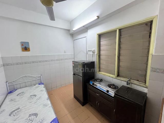 Rm0 deposit.Bilik sekali dengan dapur .1min jalankaki ke lrt Cempaka 1