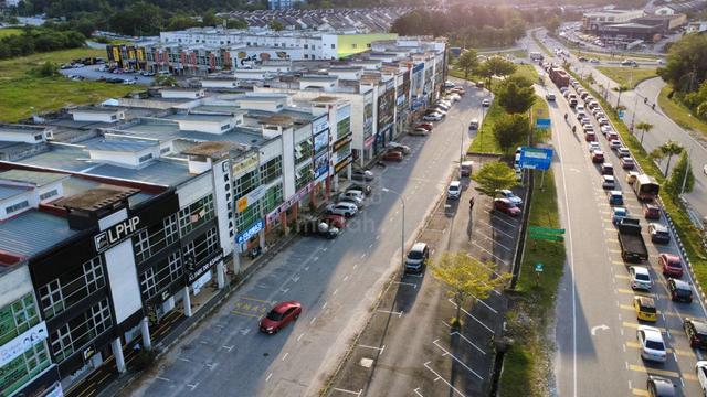 Meru Raya / 3 Storey Shop Lot For Rent / Facing Main Road / 22x70 1